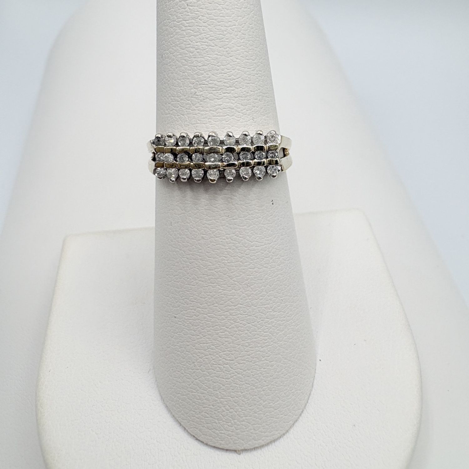 10K PYRAMID DIAMOND RING SIZE 7