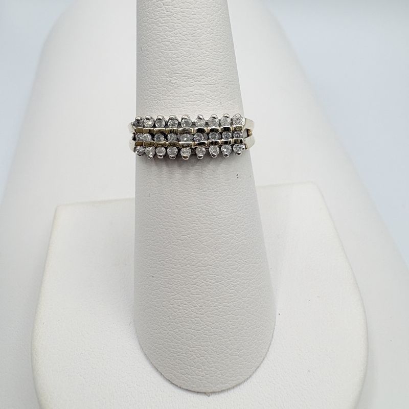 10K PYRAMID DIAMOND RING SIZE 7
