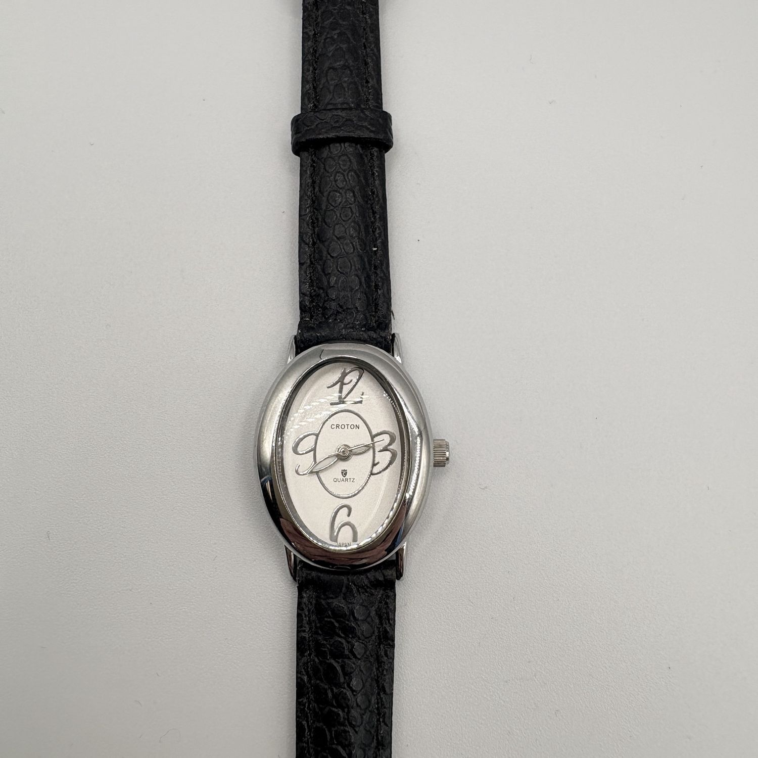CROTON THIN WATCH WITH WHITE FACE