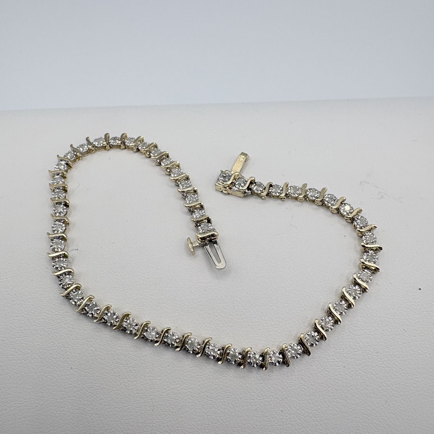 10K "S" DIAMOND TENNIS BRACELET 8"