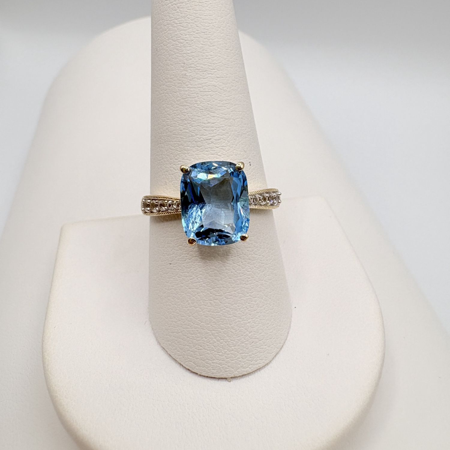 10K SWISS BLUE &amp; DIAMOND RING SIZE 9.5 IN YELLOW GOLD