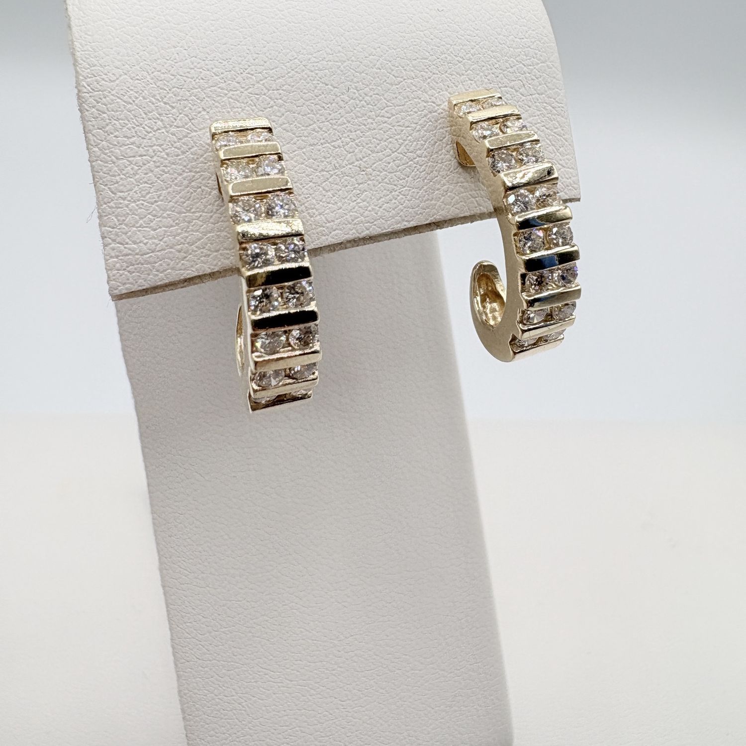 14K DIAMOND J-HOOP EARRING IN YELLOW GOLD