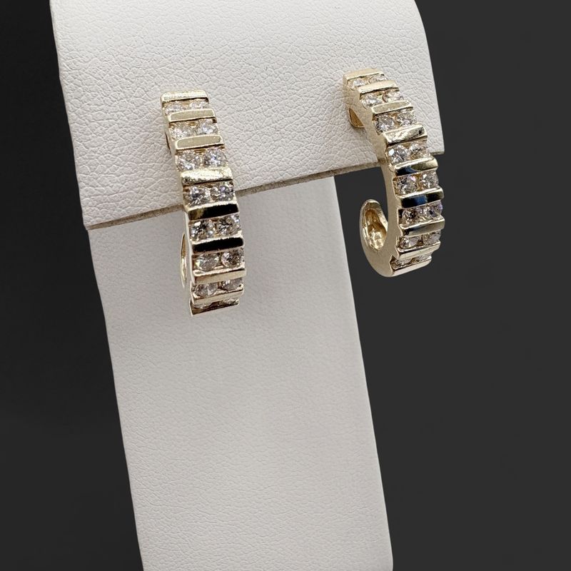 14K DIAMOND J-HOOP EARRING IN YELLOW GOLD