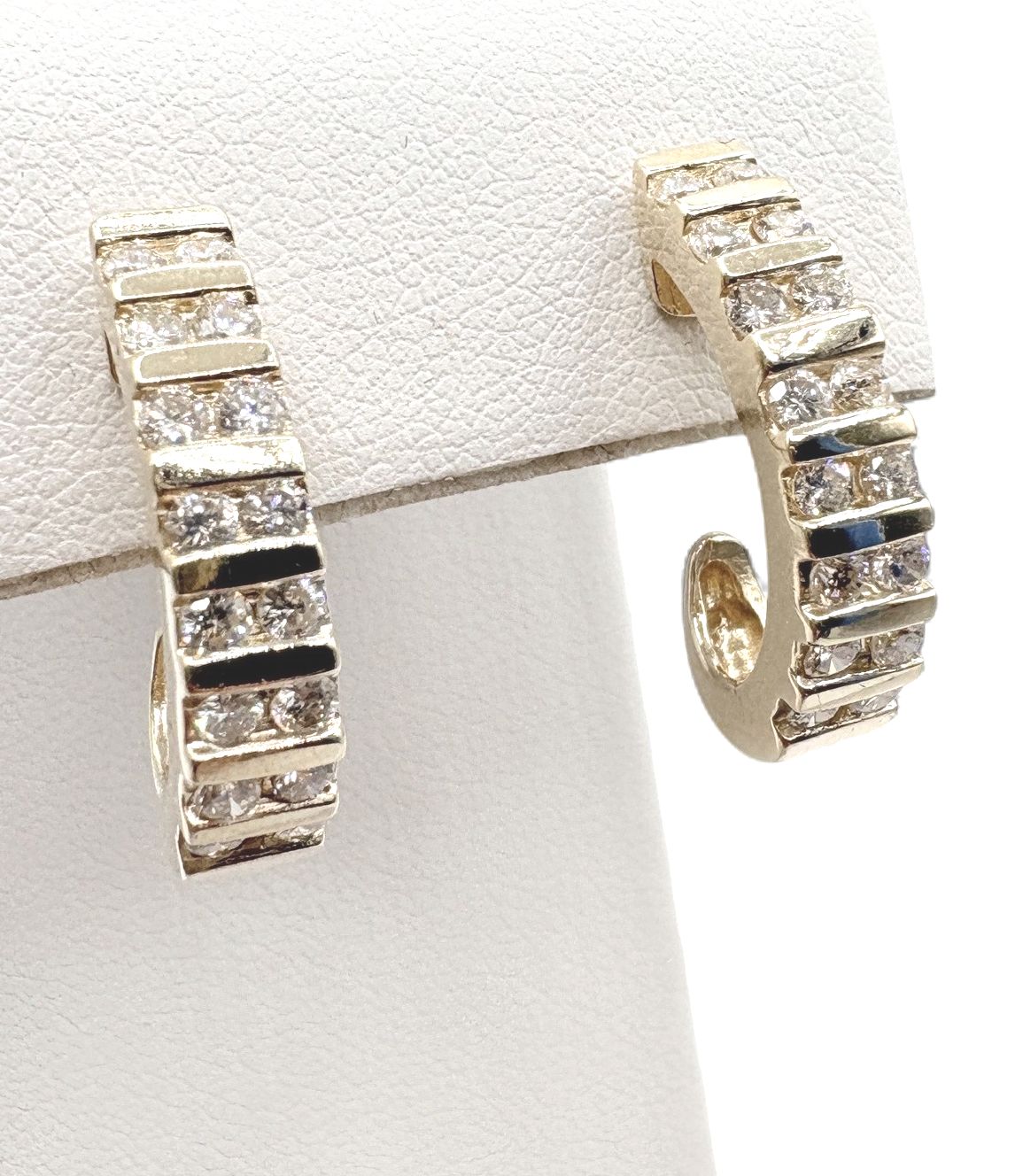 14K DIAMOND J-HOOP EARRING IN YELLOW GOLD