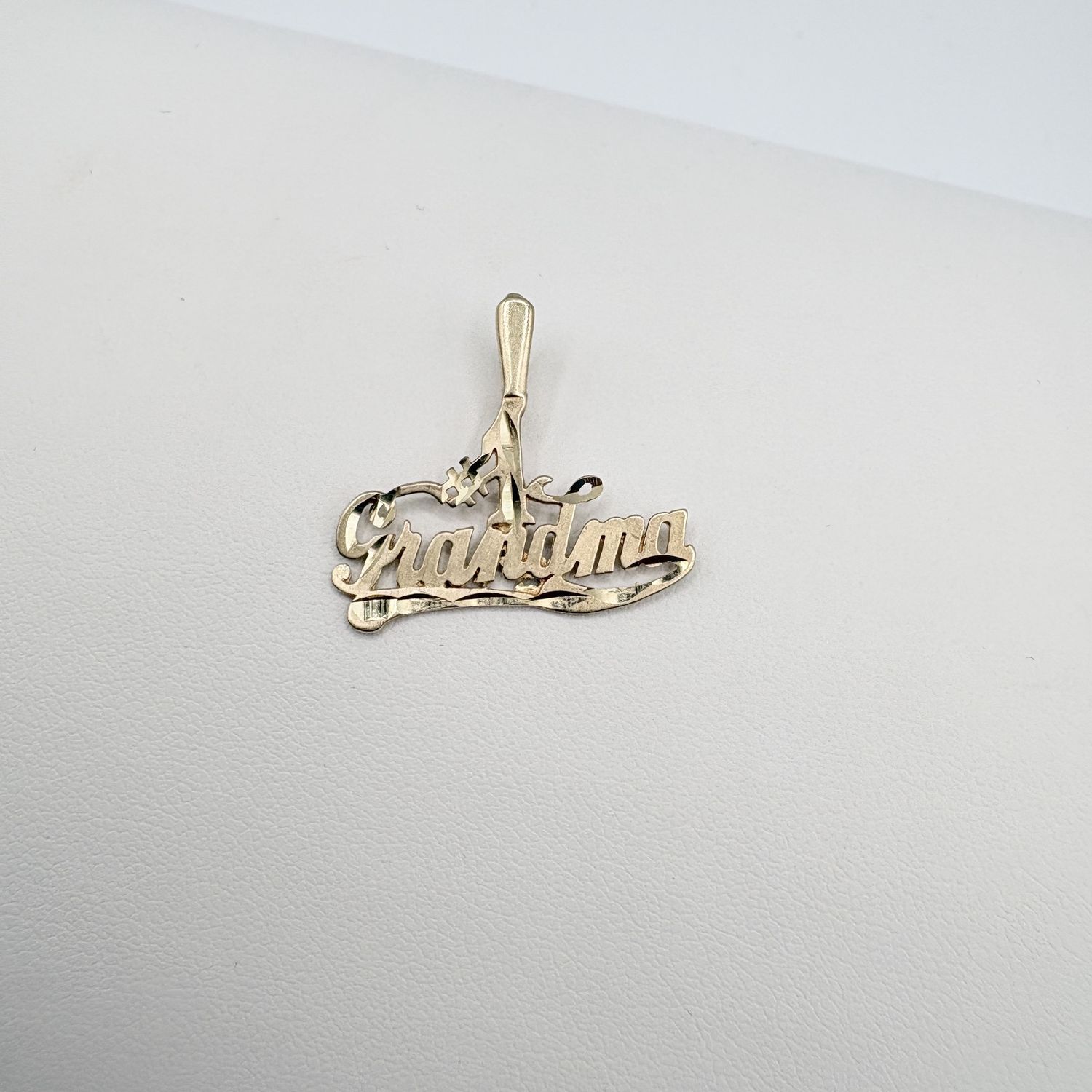 14K GRANDMA CHARM PENDANT IN YELLOW GOLD