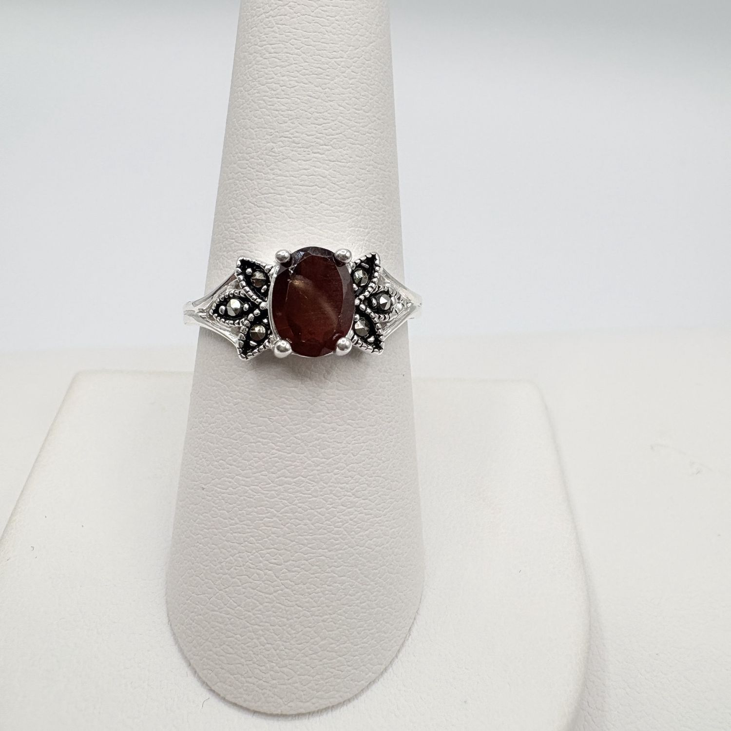 STERLING GARNET &amp; MARCACITE RING SIZE 8.25