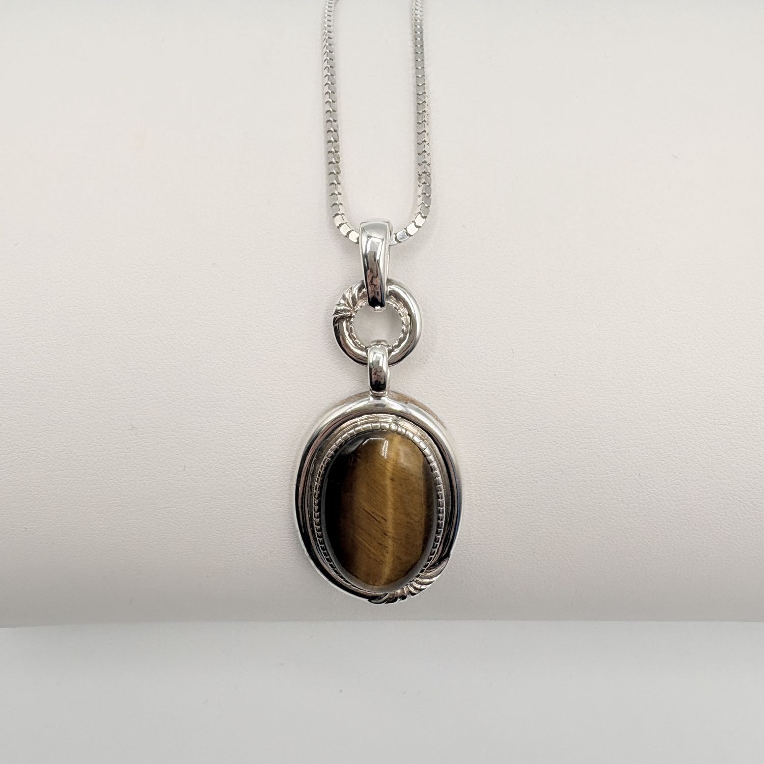 STERLING TIGERS EYE PENDANT WITH CHAIN 24"