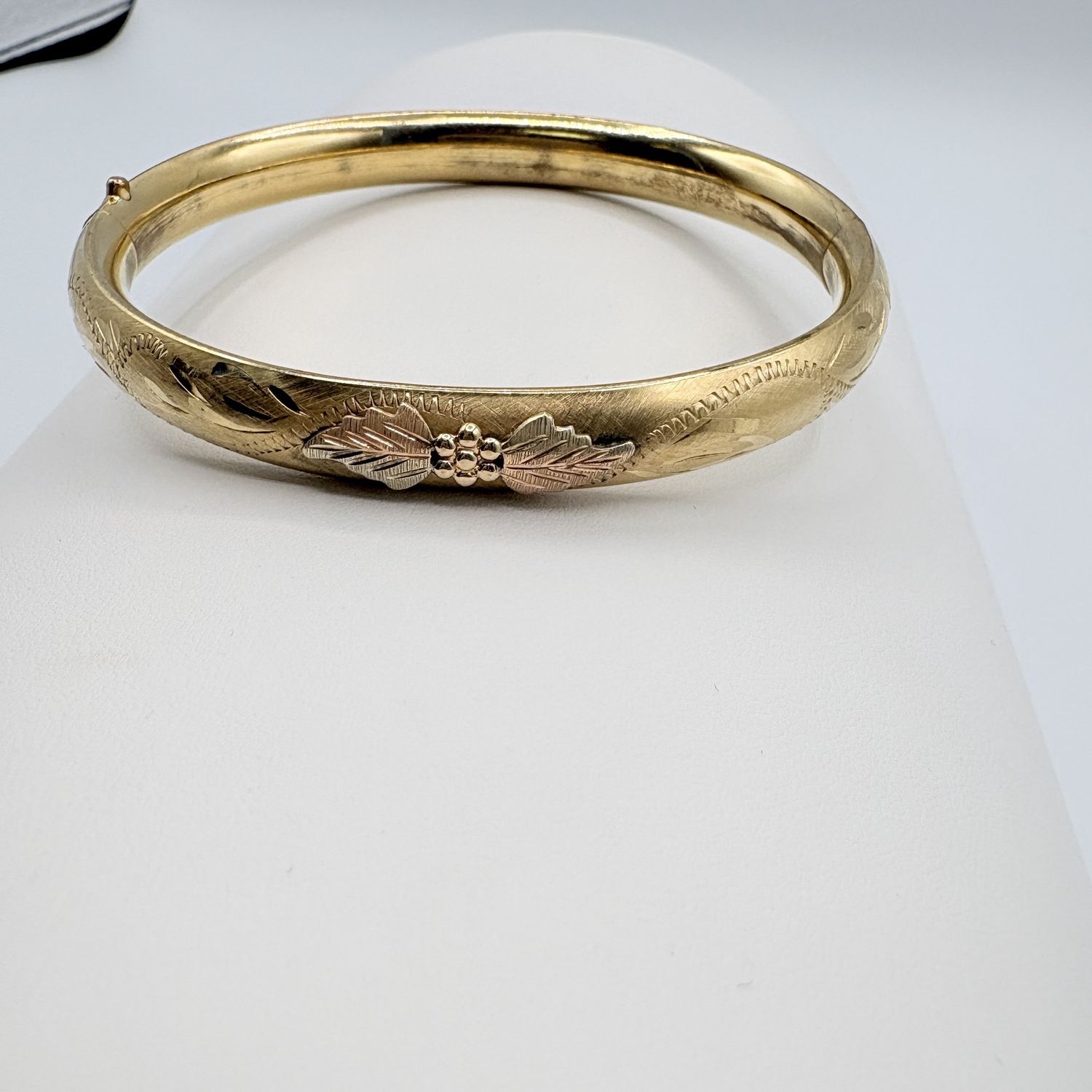 GOLD FILLED HARD HINGED  BANGLE  BRACELET