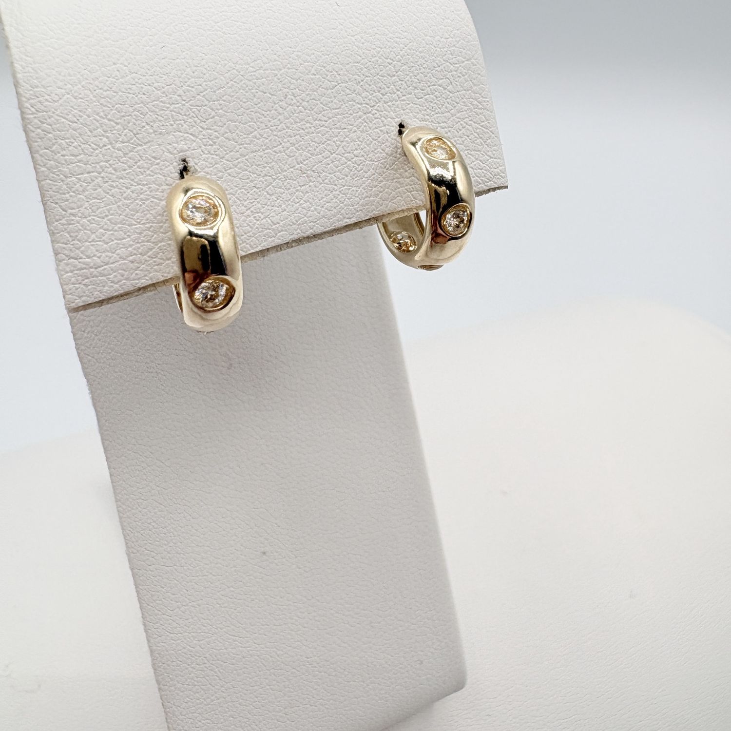 14K CZ HOOP EARRINGS WITH CLICK BACK IN YELLOW GOLD