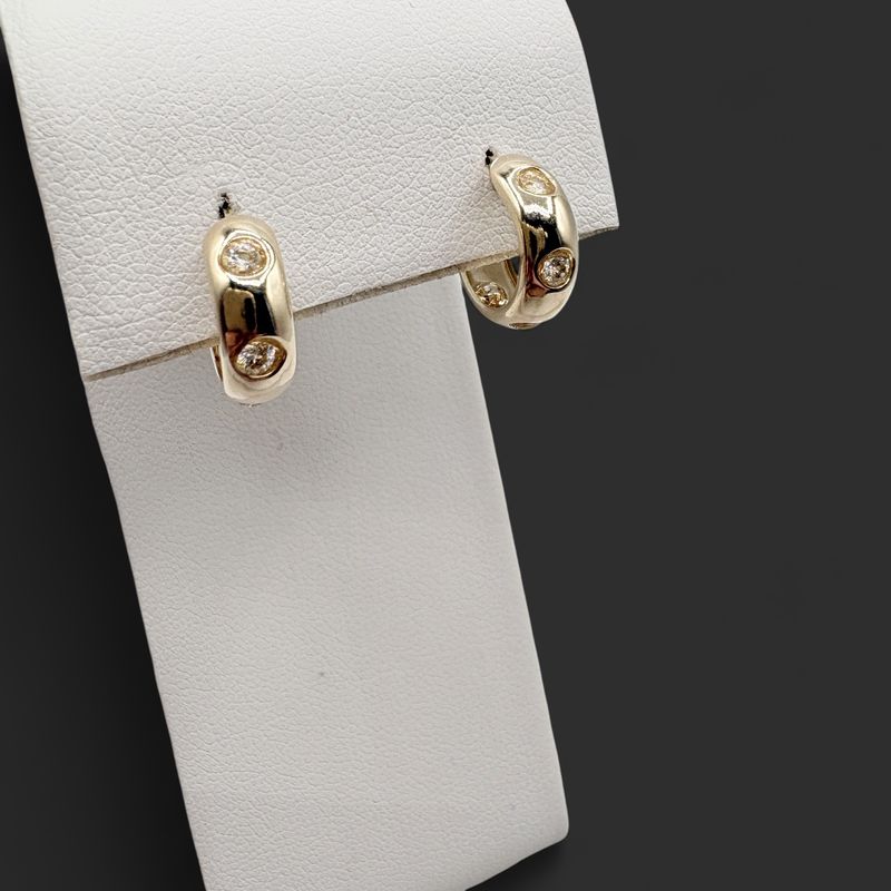14K CZ HOOP EARRINGS WITH CLICK BACK IN YELLOW GOLD