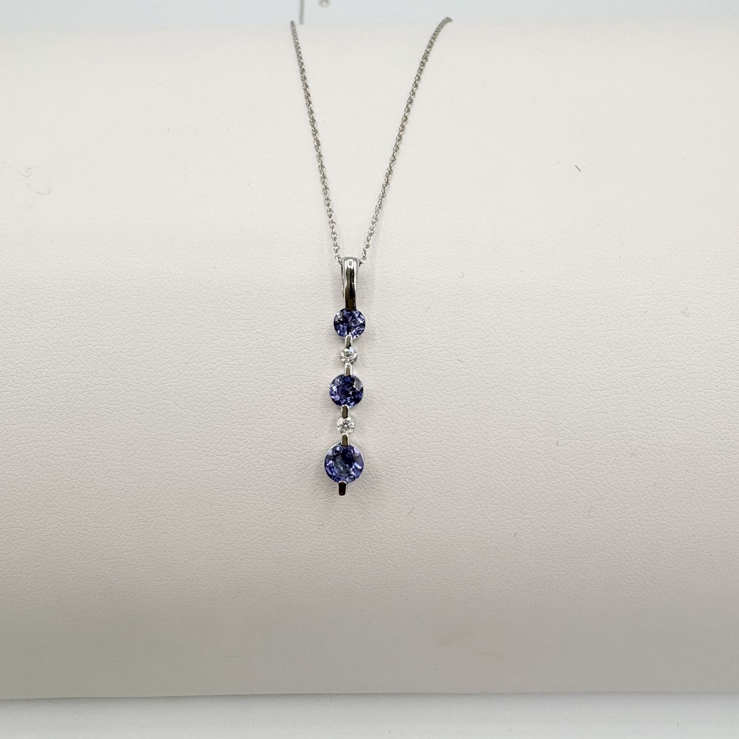 14K TANZANITE &amp; DIAMOND PENDANT IN WHITE GOLD WITH CHAIN 18"