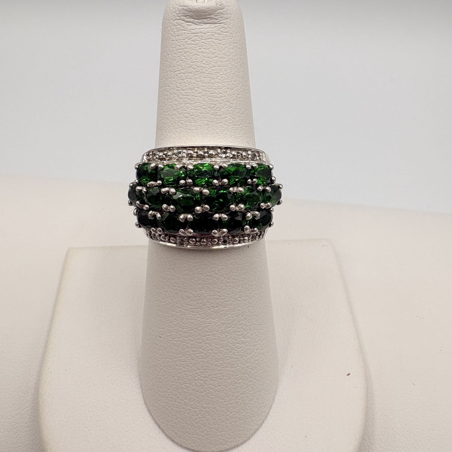 STERLING MULTIPLE GREEN ROW RING SIZE 7