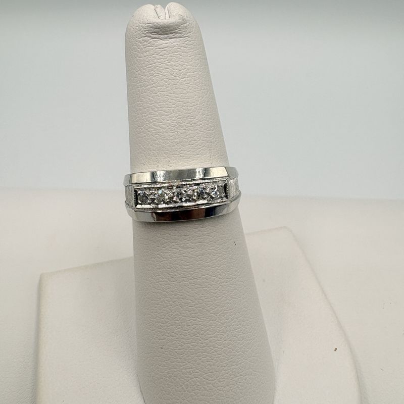 14K DIAMOND BAND IN WHITE GOLD SIZE 6