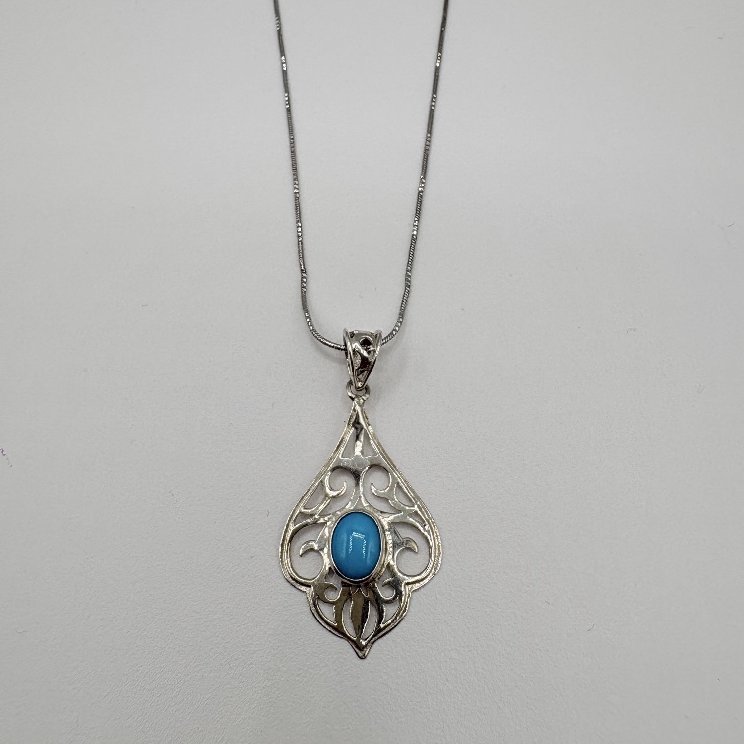 STERLING SLEEPING BEAUTY TURQUOISE PENDANT WITH CHAIN 18"