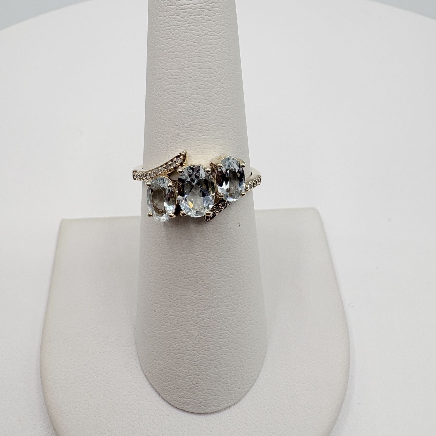10K YELLOW GOLD AQUA MARINE RING SIZE 7
