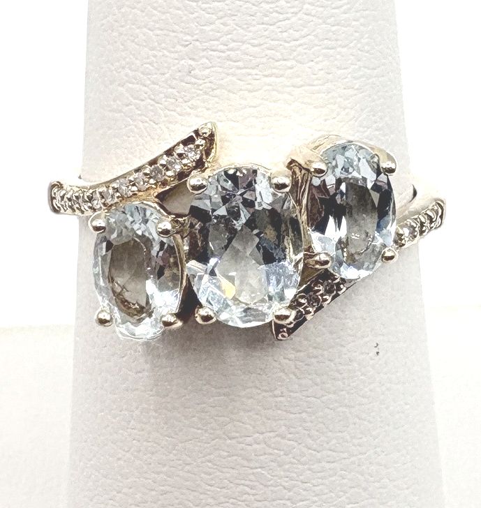 10K YELLOW GOLD AQUA MARINE RING SIZE 7