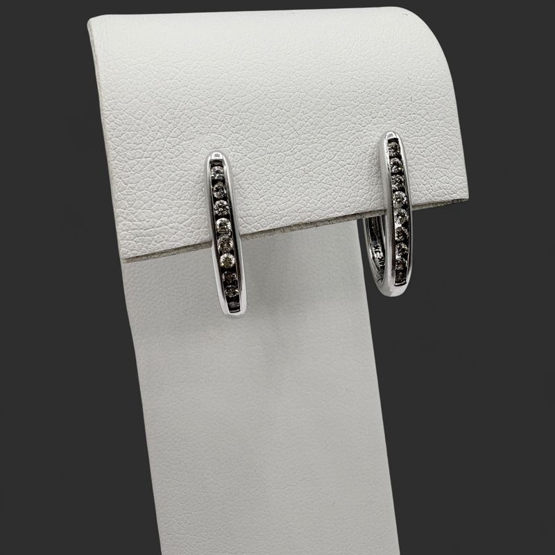 14K APPROX .27CTW DIAMOND OVAL HOOP EARRING