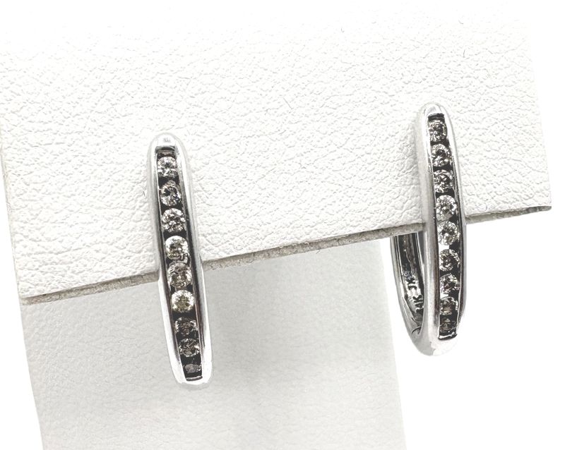 14K APPROX .27CTW DIAMOND OVAL HOOP EARRING