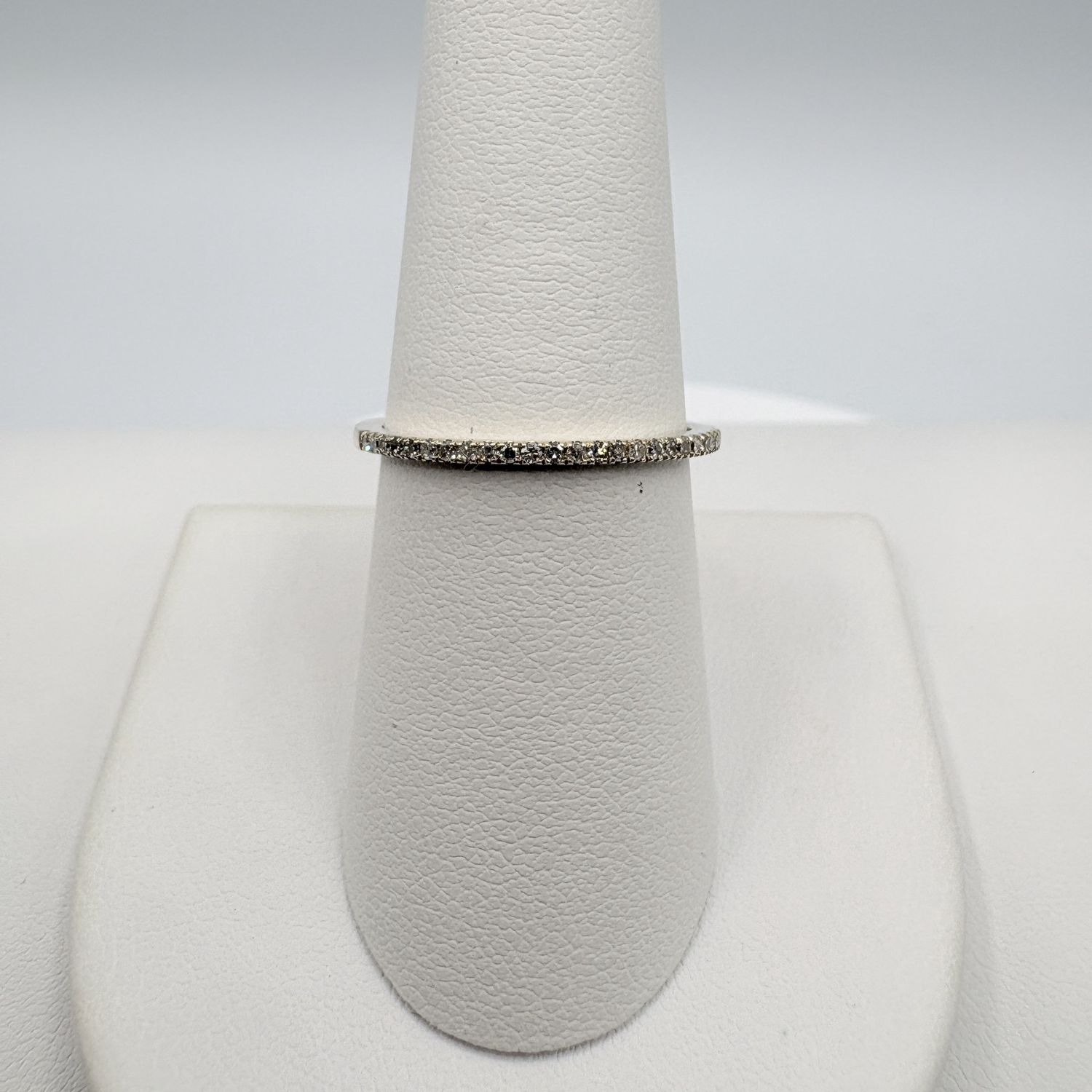 14K APPROX .25CTW DIAMOND BAND SIZE 8