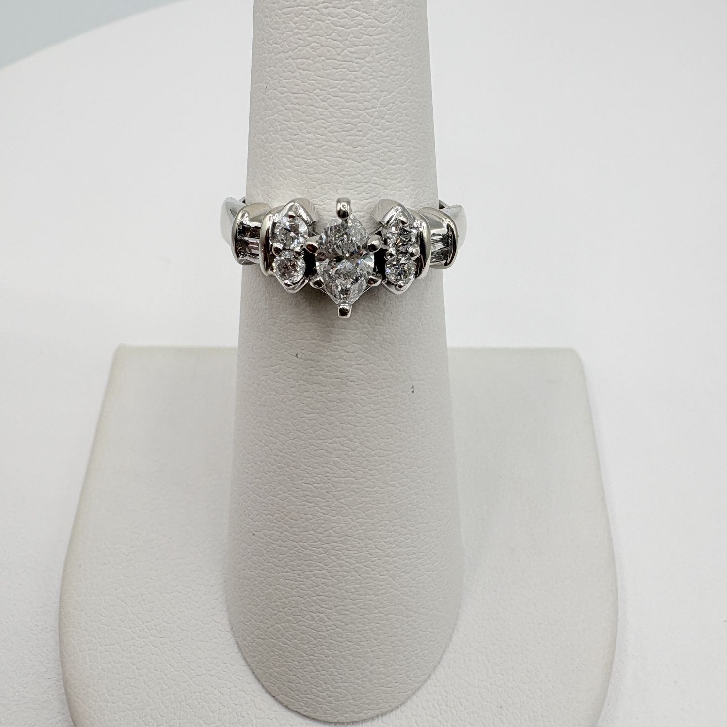 14K MARQUIS APPROX 1.11CTW DIAMOND ENGAGEMENT RING SIZE 5.5