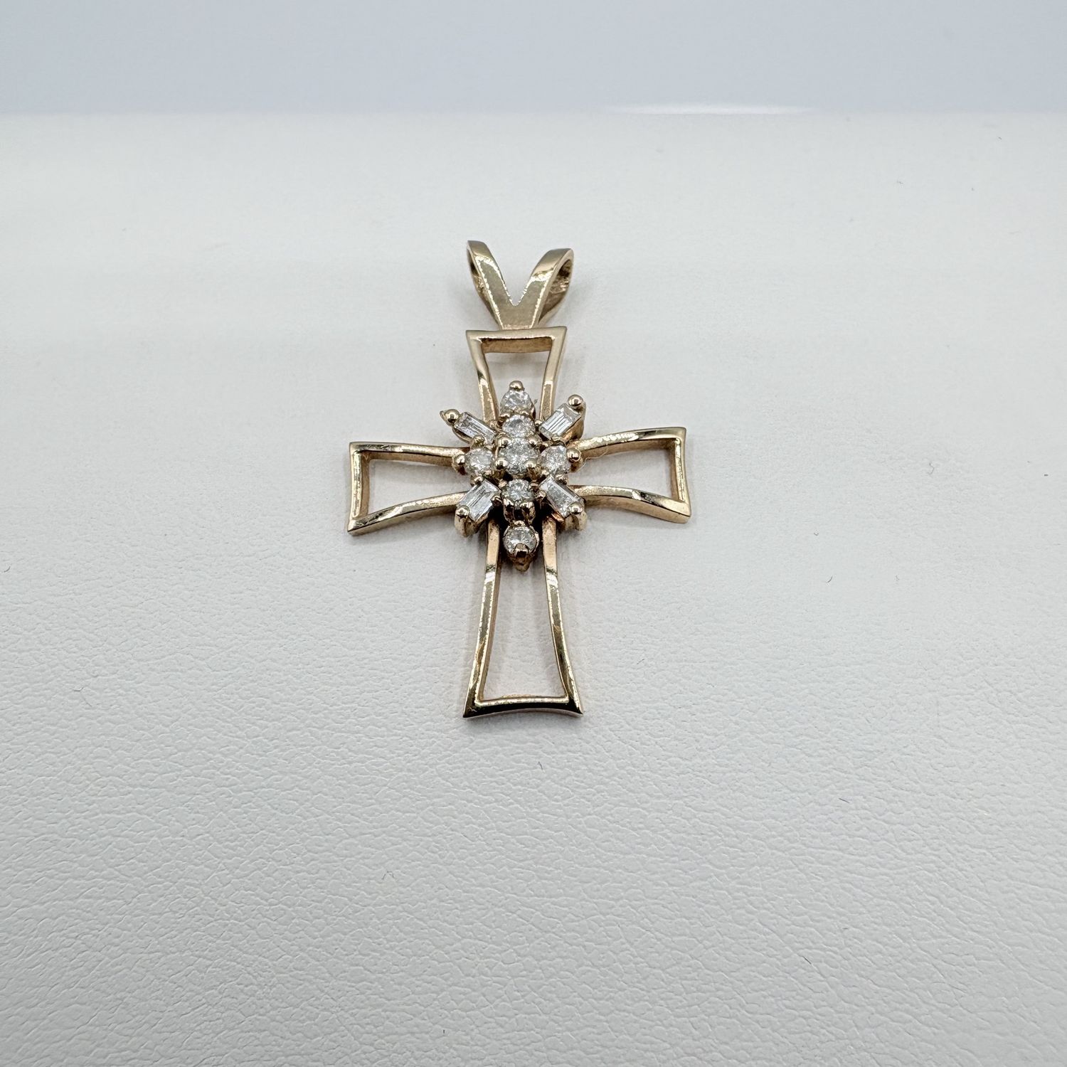 14K APPROX .20CTW DIAMOND CROSS PENDANT