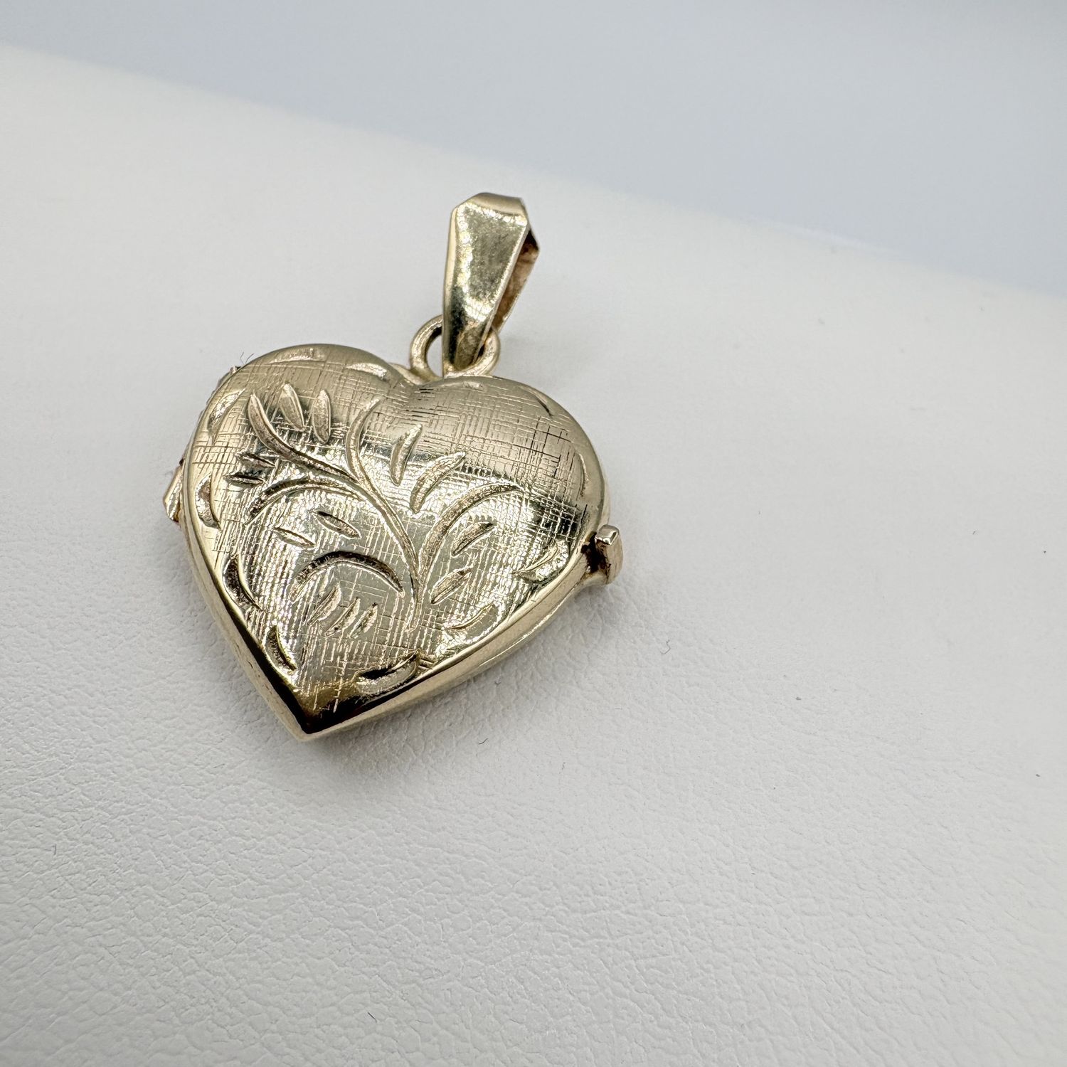 14K HEART 2 PICTURE LOCKET PENDANT