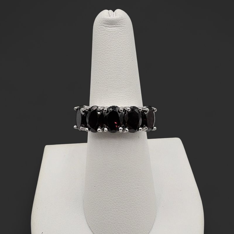 STERLING OVAL GARNET RING SIZE 7