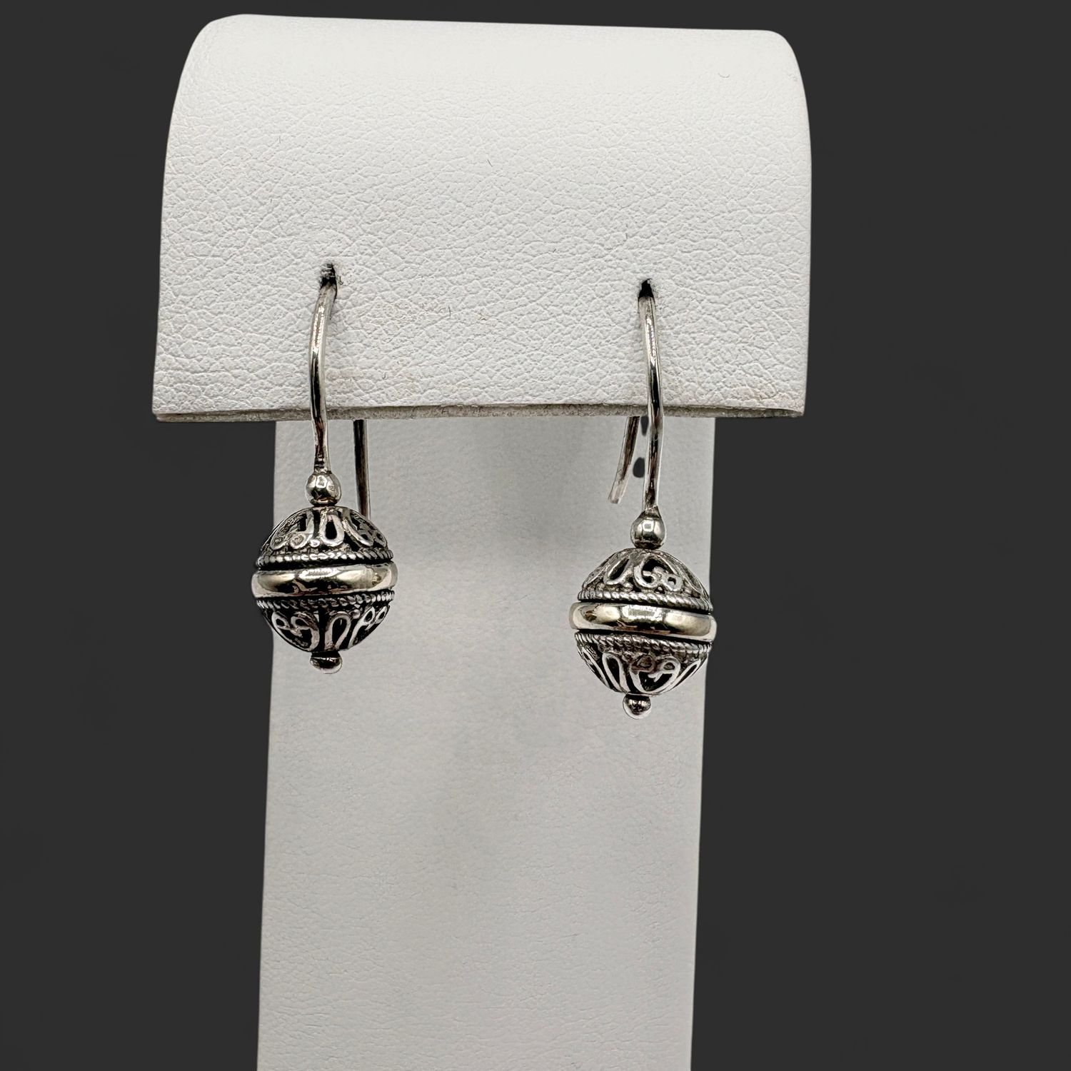 STERLING OXIDIZED BALL WIRE EARRING WITH GOLD DTAIL