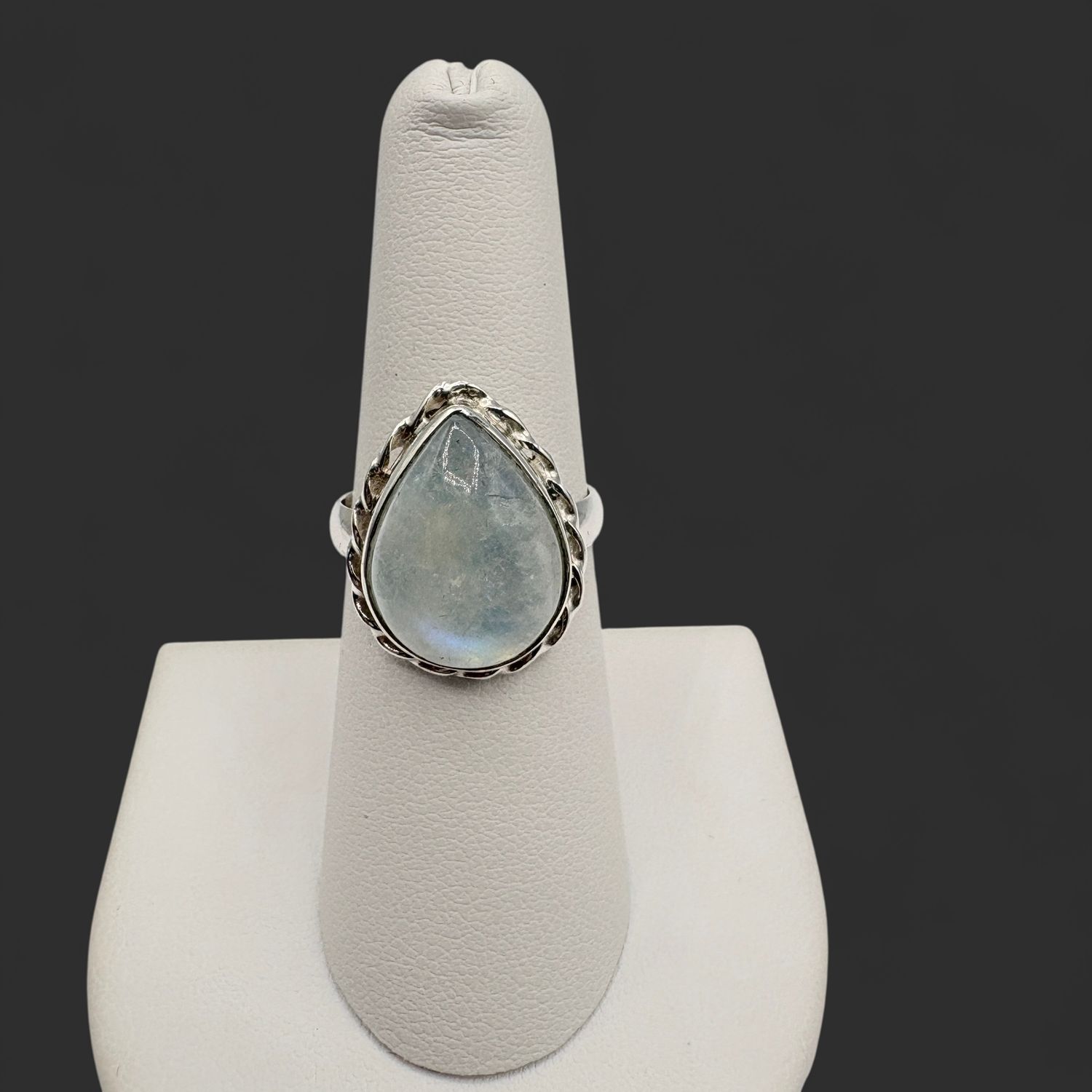 STERLING PEAR SHAPED MOONSTONE RING SIZE 7