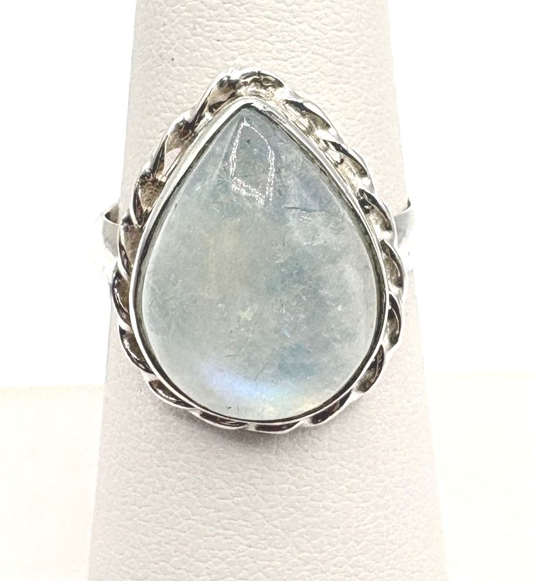STERLING PEAR SHAPED MOONSTONE RING SIZE 7