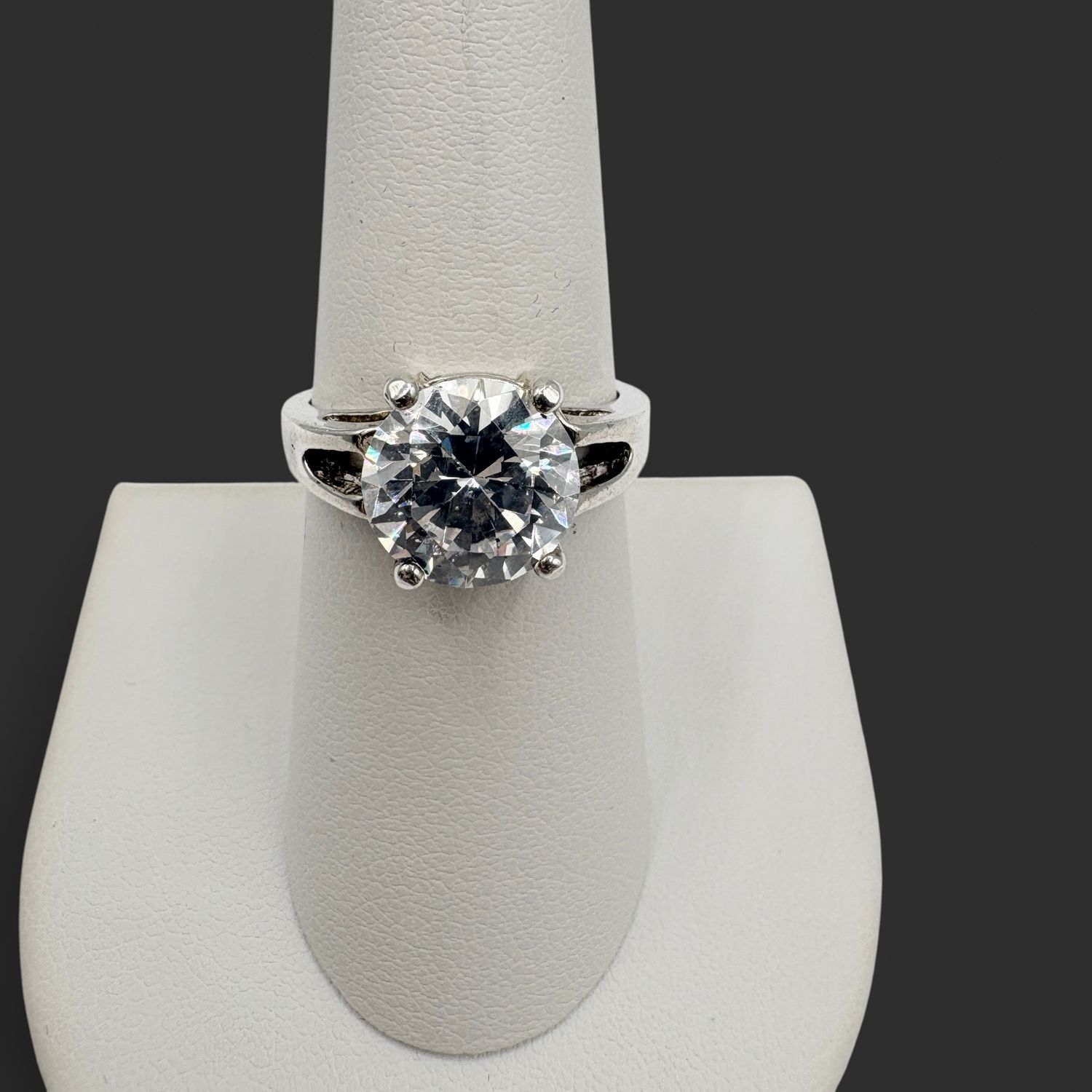 STERLING ROUND 10MM CZ RING SIZE 7.25