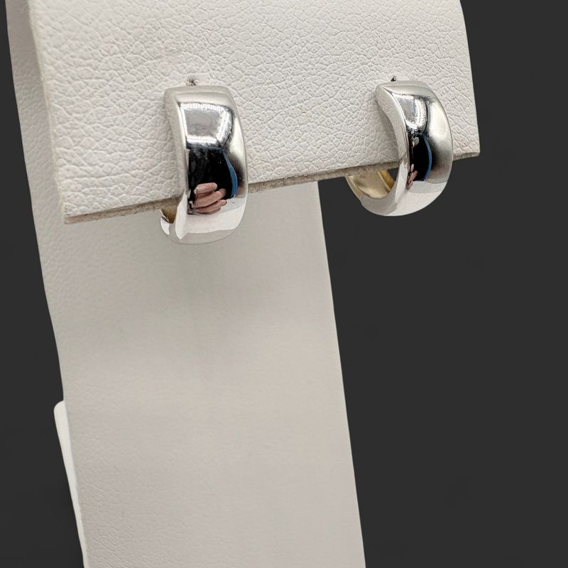 14K REVERSABLE HUGGIE EARRING WITH BOTH WHITE &amp; YELLOW GOLD