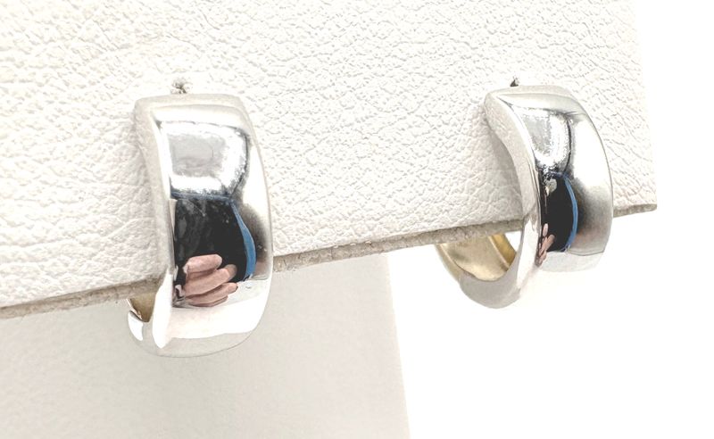 14K REVERSABLE HUGGIE EARRING WITH BOTH WHITE &amp; YELLOW GOLD