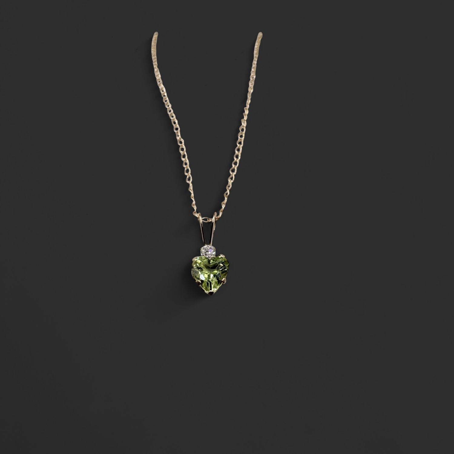10K YELLOW GOLD PERIDOT &amp; CZ  HEARTPENDANT WITH CHAIN 18"