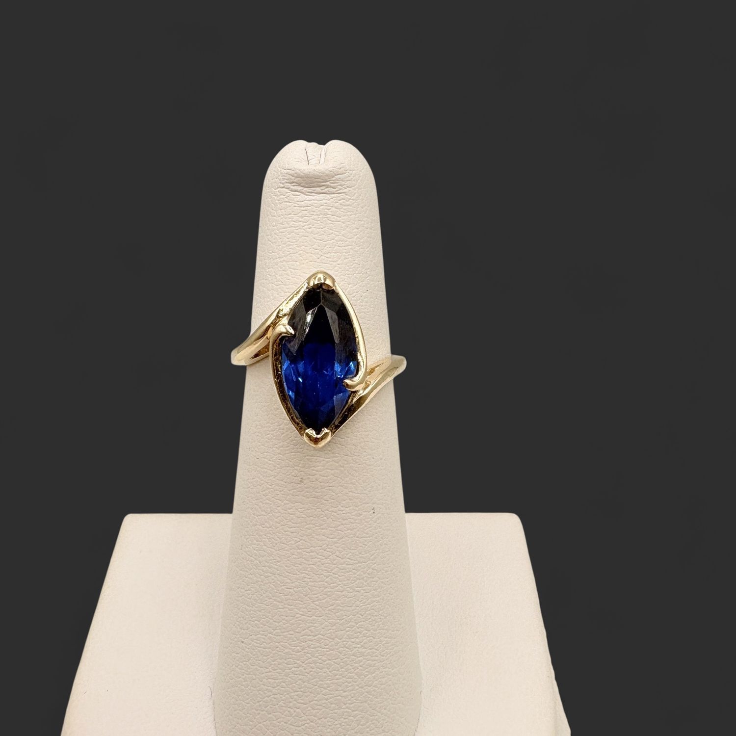 10K YELLOW GOLD CREATED SAPPHIRE MARQUIS RING SIZE 4.75