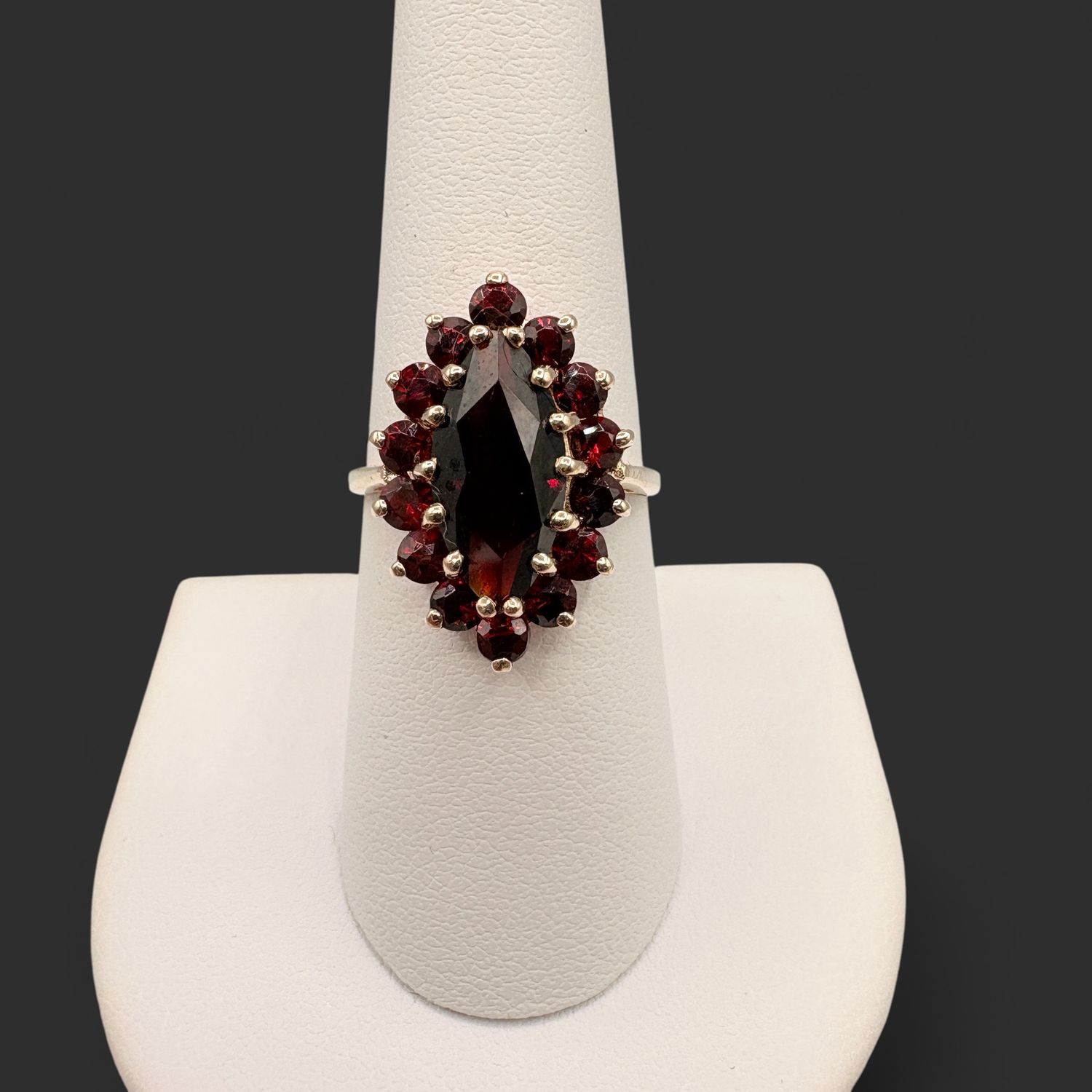 10K YELLOW GOLD GARNET RING SIZE 8