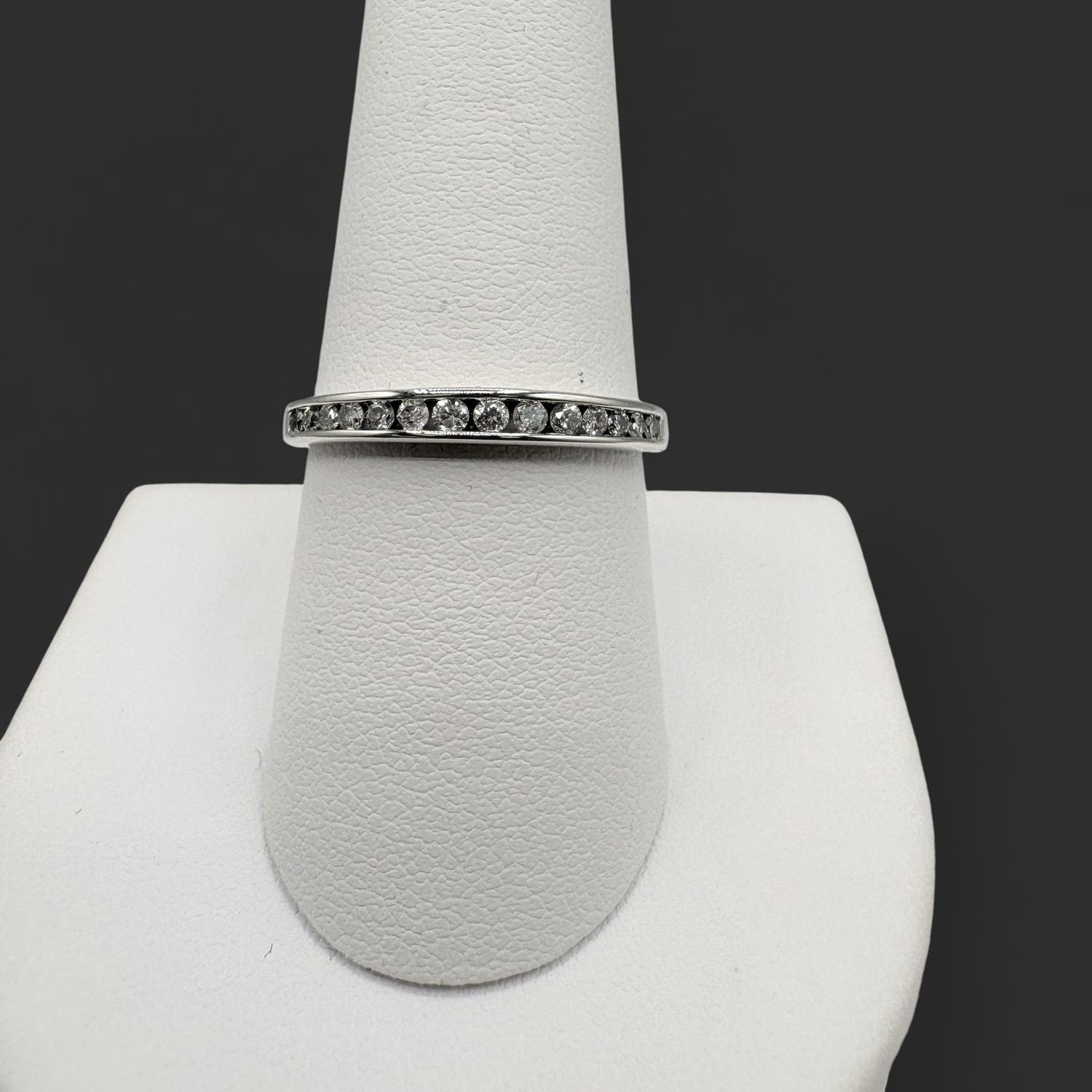 10K WHITE GOLD APPROX .25CTW DIAMOND ANNIVERSARY BAND SIZE 9