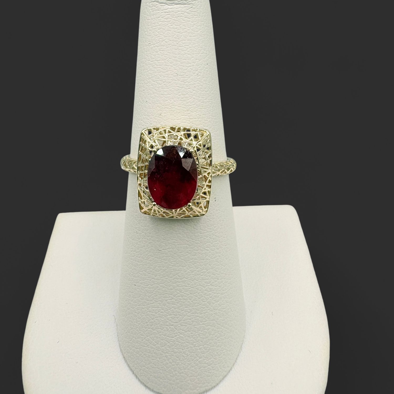 10K YELLOW GOLD BIRDS NEST RUBY RING SIZE 7