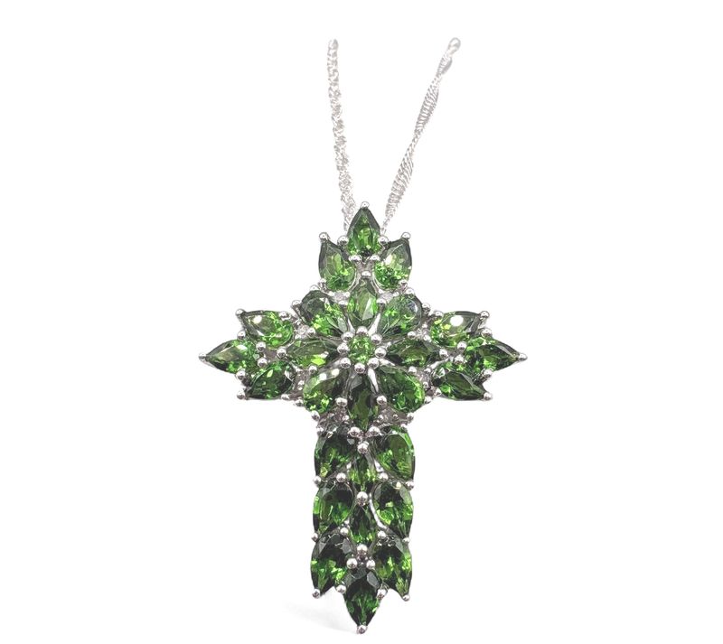 STERLING GREEN DIOPSIDE CROSS WITH CHAIN 18+2"