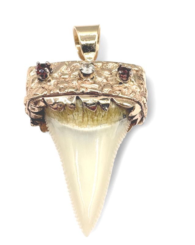 14K YELLOW GOLD GREAT WHITE SHARK'S TOOTH PENDANT