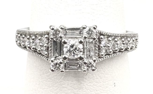 14K WHITE GOLD APPROX .50CTW DIAMOND RING SIZE 6.5
