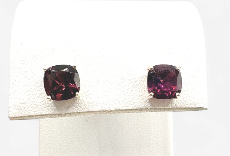 10K RHODOLITE GARNET STUD EARRING IN YELLOW GOLD
