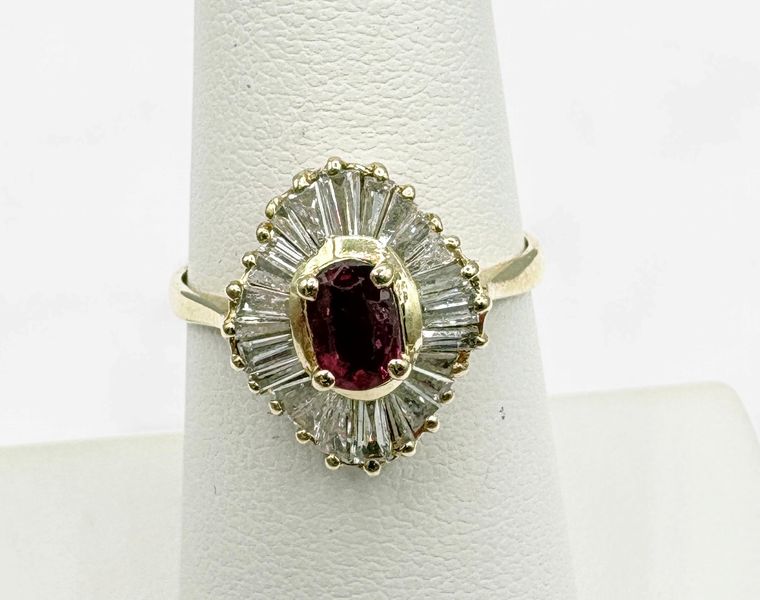 14K OVAL RUBY &amp; DIAMOND BAGUETTE RING IN YELLOW GOLD  SIZE 7