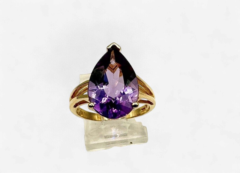 10KY PEAR AMETHYST RING SIZE 7