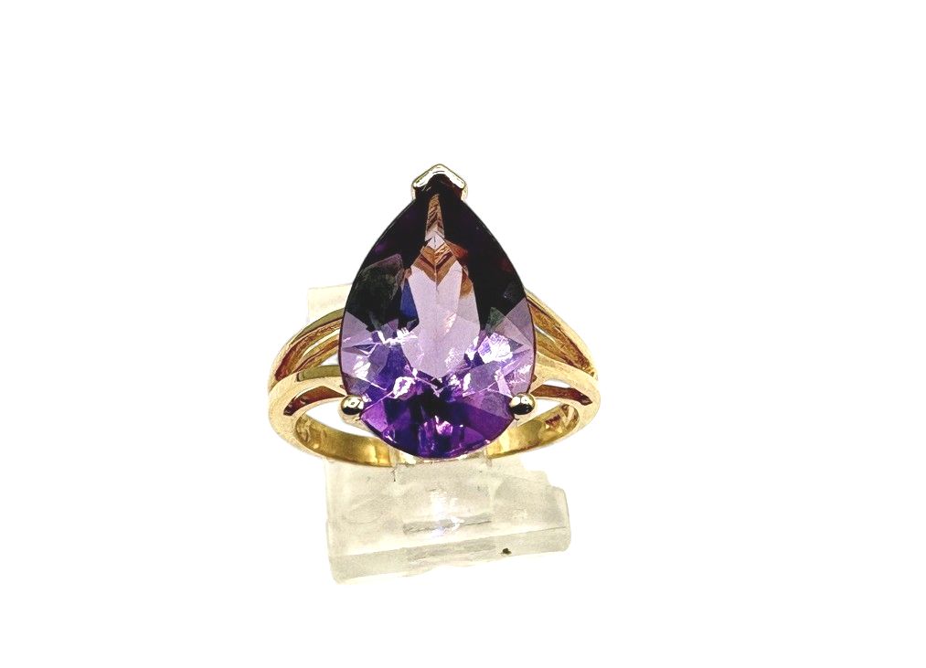 10KY PEAR AMETHYST RING SIZE 7