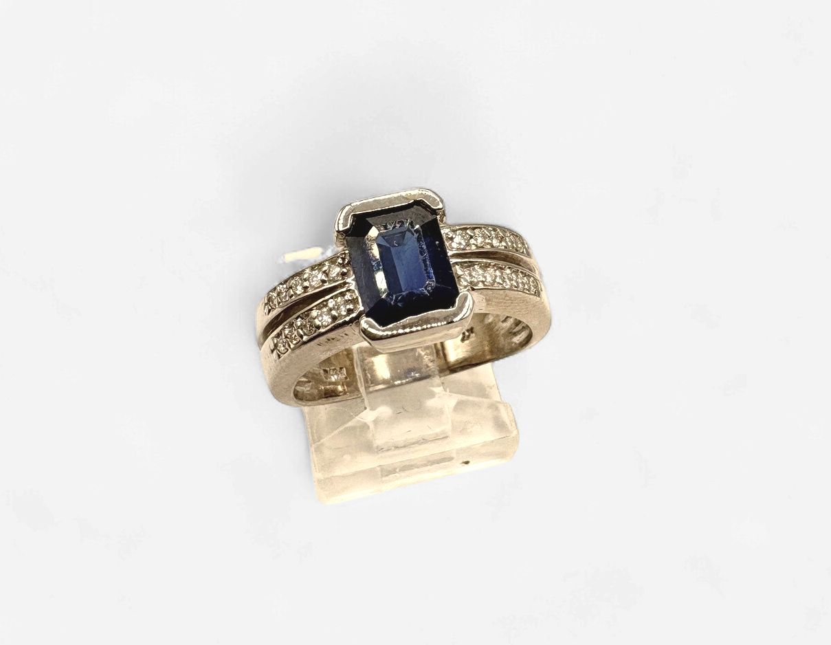 14KW SAPPHIRE &amp; DIAMOND BEZEL RING SIZE 7