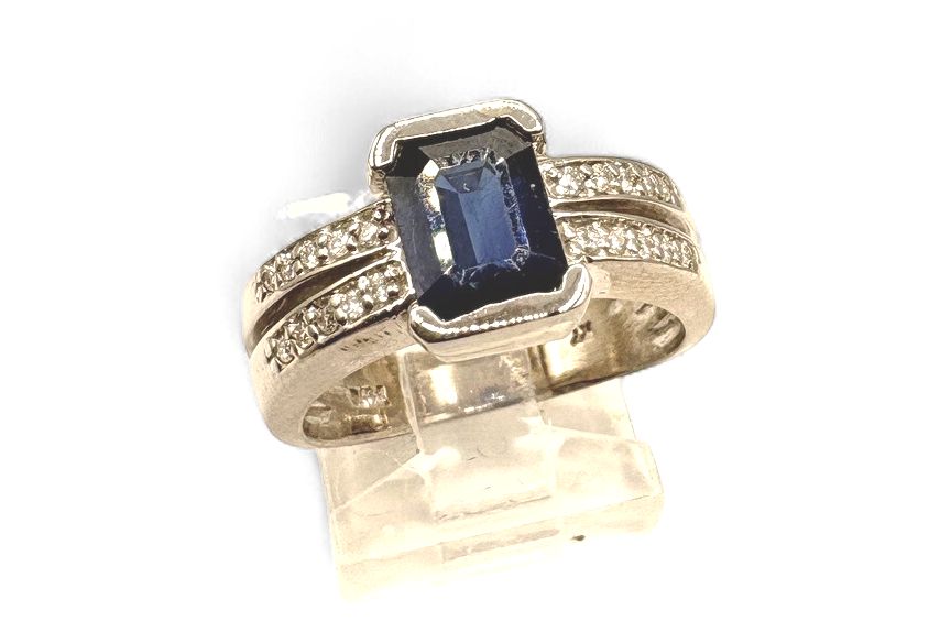 14KW SAPPHIRE &amp; DIAMOND BEZEL RING SIZE 7