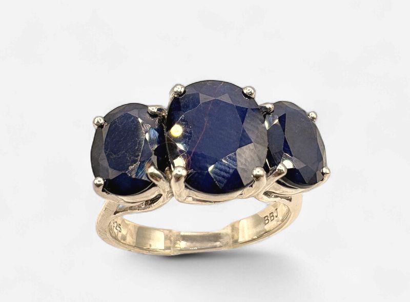 STERLING BLUE STONE RING SIZE  7