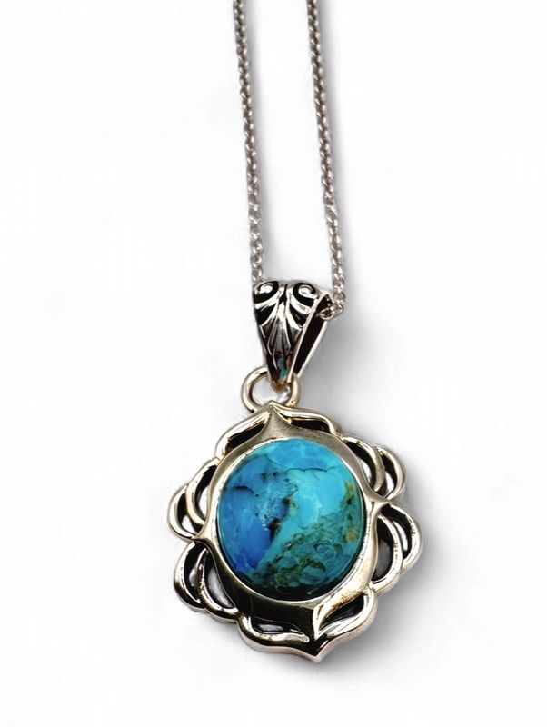STERLING TURQUOISE CABOCHON PENDANT WITH CHAIN 16+2"