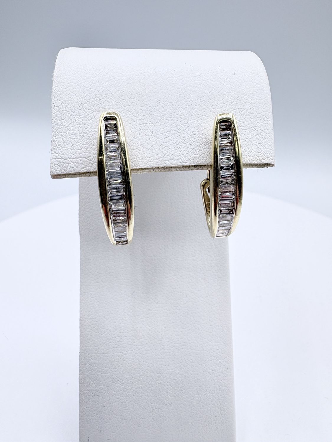 14KY DIAMOND BAGUETTE J-HOOP EARRING